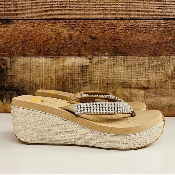 NWOT Volatile Snakeskin Pattern With Crystals Wedge Sandals - Picture 2 of 8